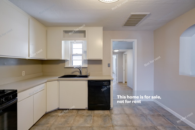 Photo 8 of 30 - 330 W Hazelwood St, Phoenix, AZ 85013