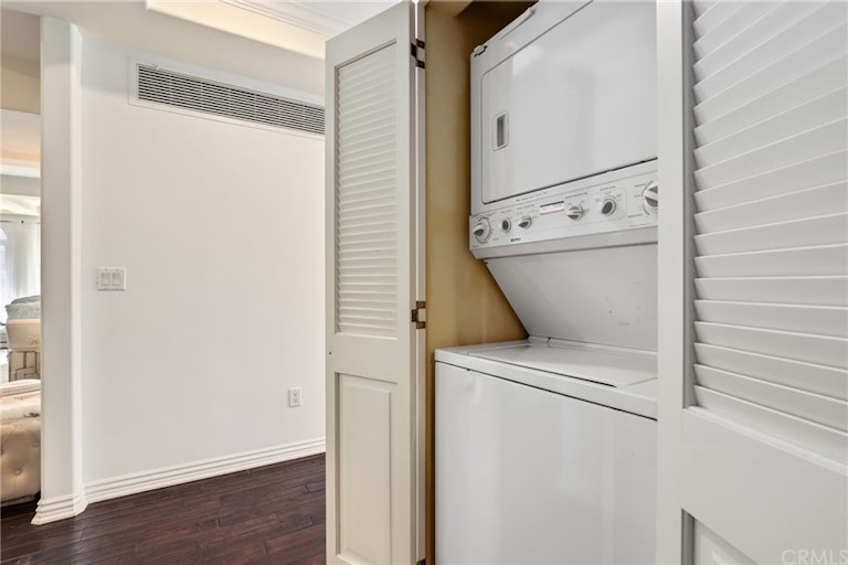 Photo 14 of 46 - 10795 Wilshire Blvd #402, Los Angeles, CA 90024