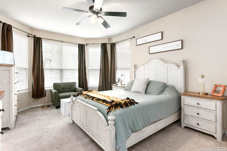 Photo 10 of 18 - 182 Finch Knl, San Antonio, TX 78253