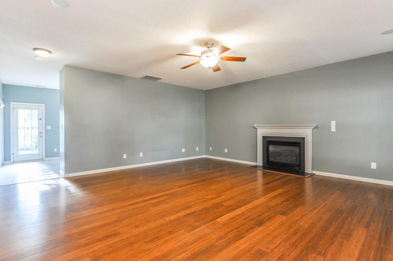 Photo 11 of 25 - 121 Danesway Dr, Holly Springs, NC 27540