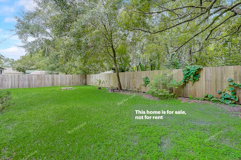 Photo 15 of 28 - 2408 Ridgewood Rd, Jacksonville, FL 32207