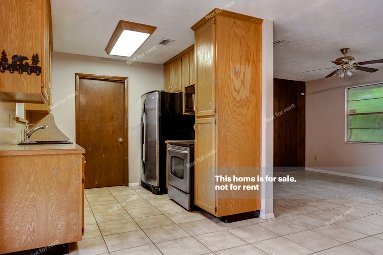 Photo 13 of 43 - 6215 Ogden Rd, Jacksonville, FL 32216
