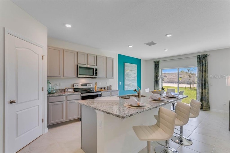 Photo 8 of 36 - 11071 Amber Ridge Dr, Zellwood, FL 32798