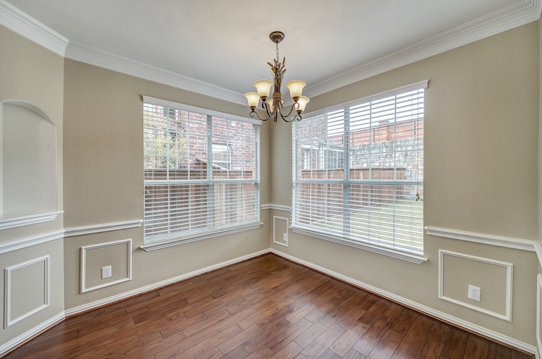 Photo 12 of 24 - 8711 Rugby Dr, Irving, TX 75063