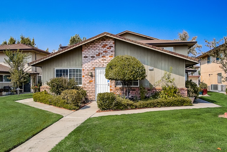 Photo 9 of 22 - 4525 Palm Ave #1, Sacramento, CA 95842