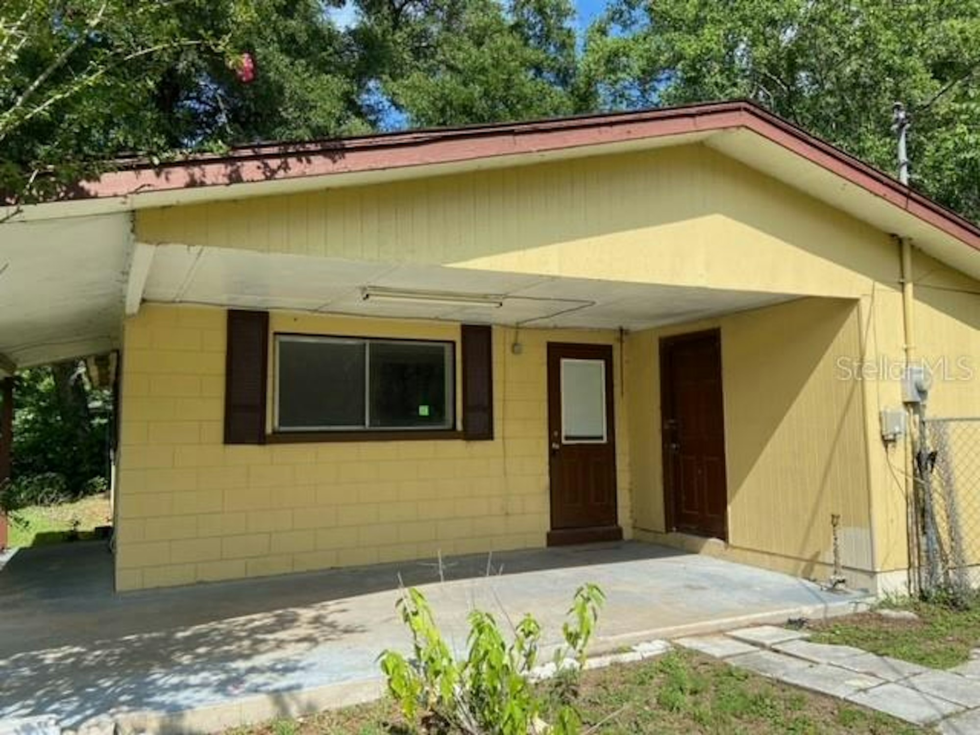 Photo 1 of 10 - 20715 Mickens Dr, Dade City, FL 33523