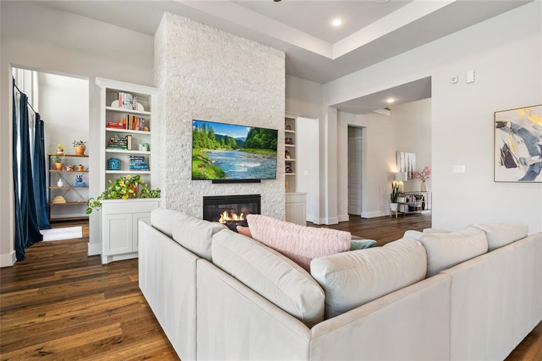Photo 15 of 40 - 3518 Blossom Lake Ct, Spring, TX 77386