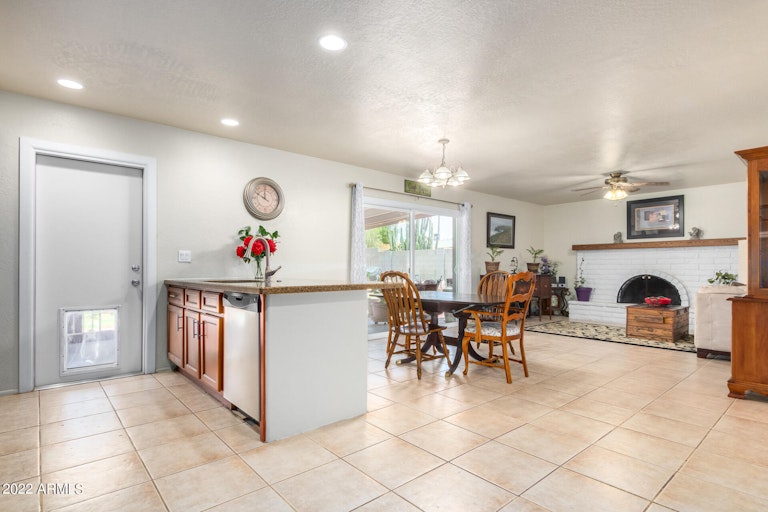 Photo 11 of 41 - 3008 W Danbury Dr, Phoenix, AZ 85053