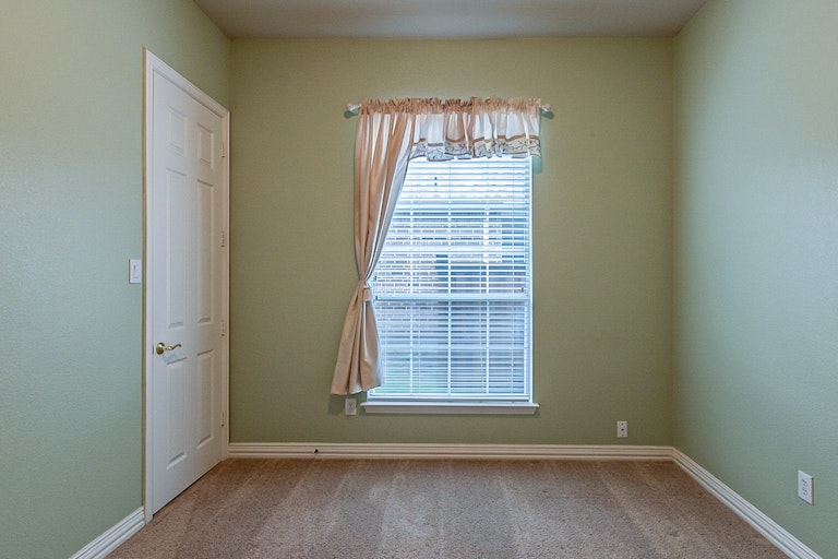 Photo 19 of 41 - 1900 Winchester St, McKinney, TX 75070