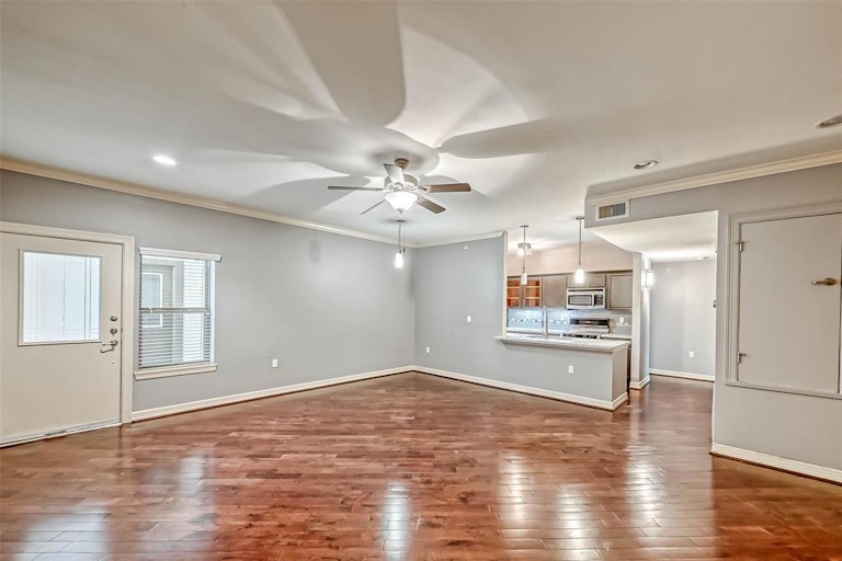 Photo 8 of 21 - 3501 Chenevert St #17, Houston, TX 77004