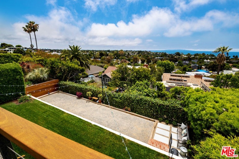 Photo 37 of 54 - 16656 Linda Ter, Pacific Palisades, CA 90272