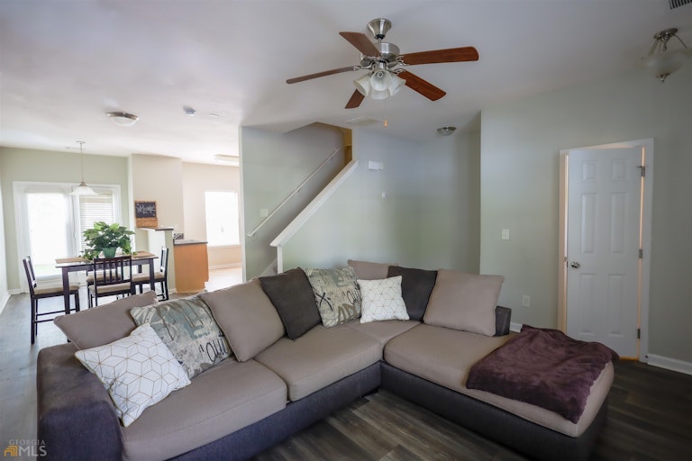 Photo 3 of 24 - 407 Creel Pl, Atlanta, GA 30349