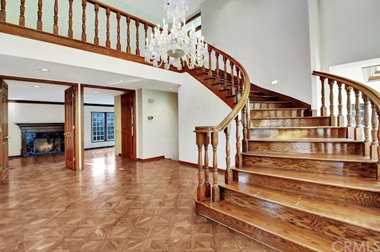 Photo 10 of 35 - 9 Leesbury Ct, Newport Beach, CA 92660