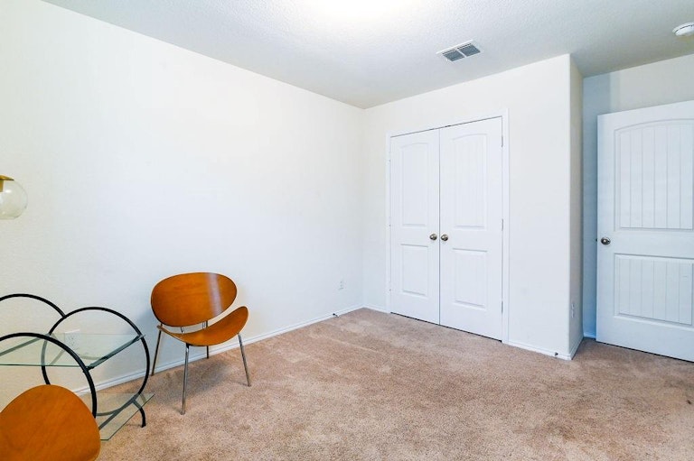 Photo 3 of 22 - 8925 Dameron Dr, Fort Worth, TX 76131