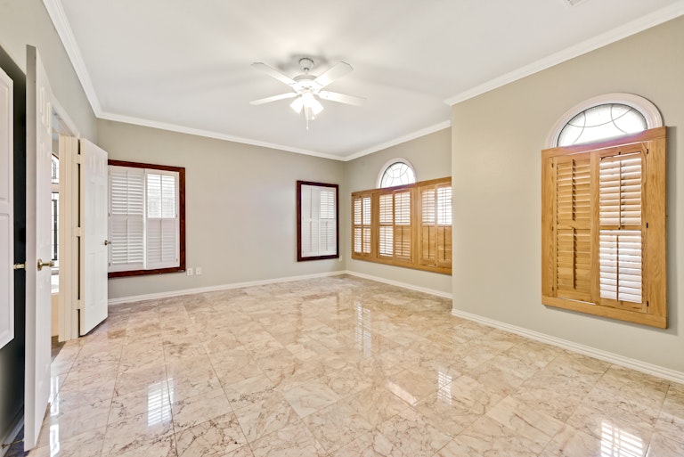 Photo 14 of 31 - 3612 Amber Hills Dr, Dallas, TX 75287