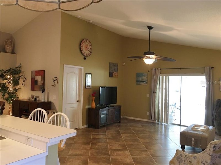 Photo 5 of 25 - 24535 Laurel Ridge Dr, Lutz, FL 33559