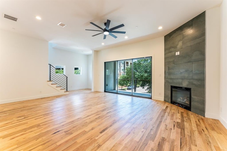 Photo 22 of 40 - 352 Foch St, Fort Worth, TX 76107