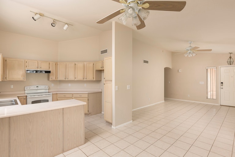Photo 5 of 21 - 1315 E Helena Dr, Phoenix, AZ 85022