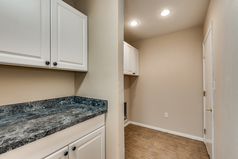 Photo 17 of 27 - 734 Red Wing Dr, Lewisville, TX 75067