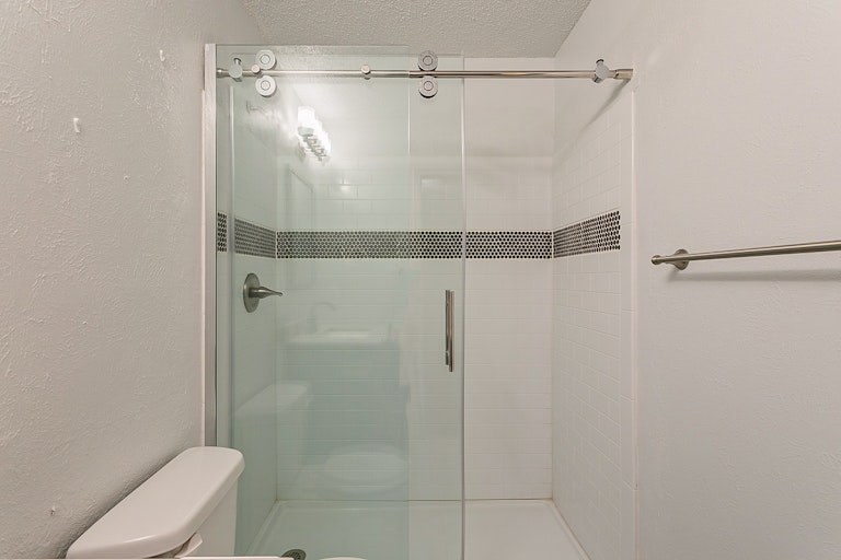 Photo 6 of 23 - 607 Dogwood Cir, Euless, TX 76039