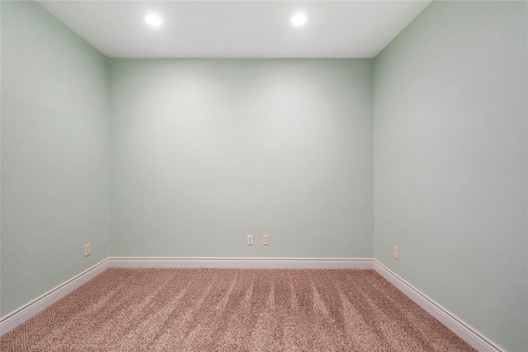 Photo 8 of 47 - 27390 Pendleton Trace Dr, Spring, TX 77386