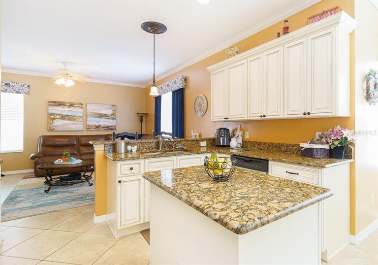 Photo 14 of 30 - 12224 Greco Dr, Orlando, FL 32824