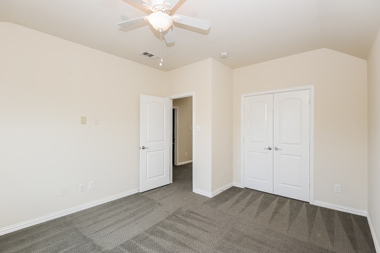 Photo 15 of 25 - 949 Wellington Dr, Lewisville, TX 75067
