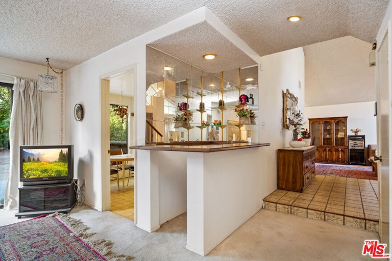 Photo 20 of 53 - 18502 Entrada Ct, Porter Ranch, CA 91326