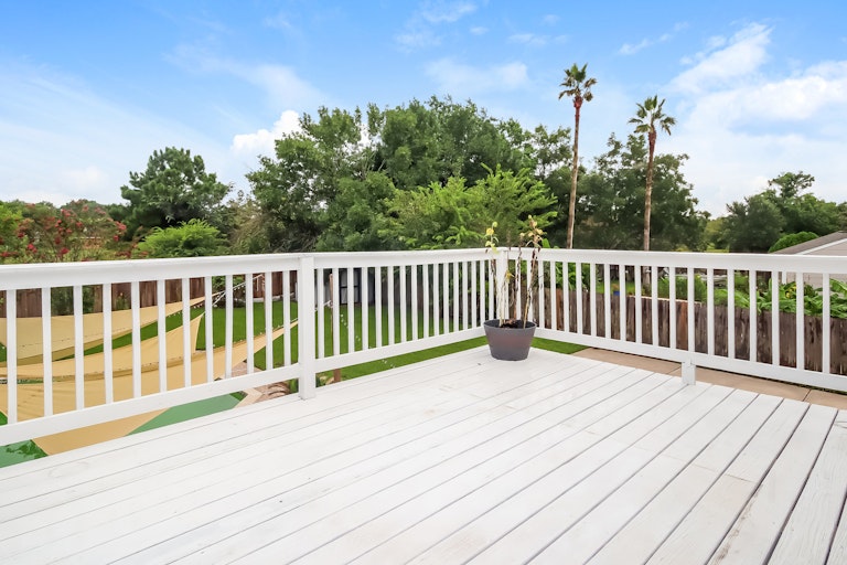 Photo 24 of 27 - 448 Gleneagles Dr, Friendswood, TX 77546