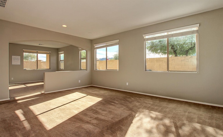 Photo 9 of 28 - 8121 S 23rd Dr, Phoenix, AZ 85041