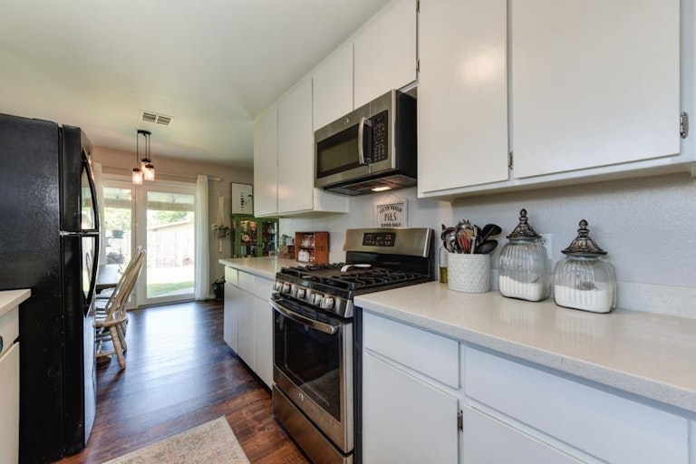 Photo 14 of 31 - 4137 California Ave, Carmichael, CA 95608