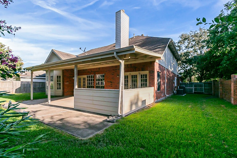 Photo 5 of 32 - 1603 Berkoff Dr, Sugar Land, TX 77479