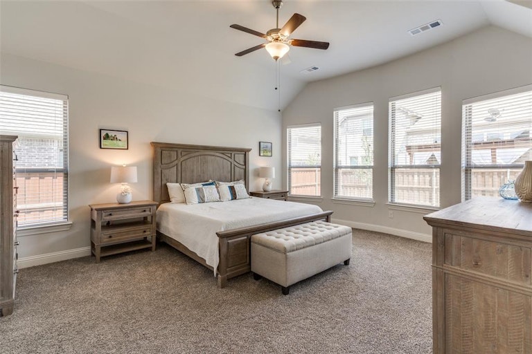 Photo 19 of 33 - 2404 Carrington Dr, Mansfield, TX 76063