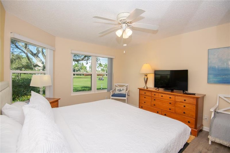 Photo 26 of 49 - 6020 Bahia Del Mar Cir #121, Saint Petersburg, FL 33715