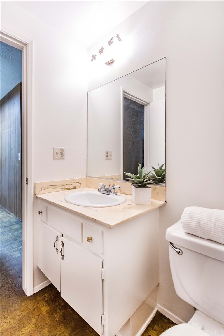 Photo 12 of 25 - 6024 Luxor St, South Gate, CA 90280