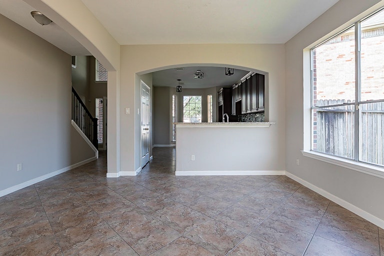 Photo 12 of 30 - 1134 Park Breeze Ct, Fresno, TX 77545