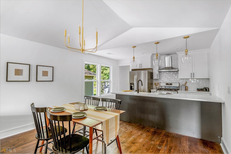 Photo 8 of 28 - 710 S Grand Ave NW, Atlanta, GA 30318