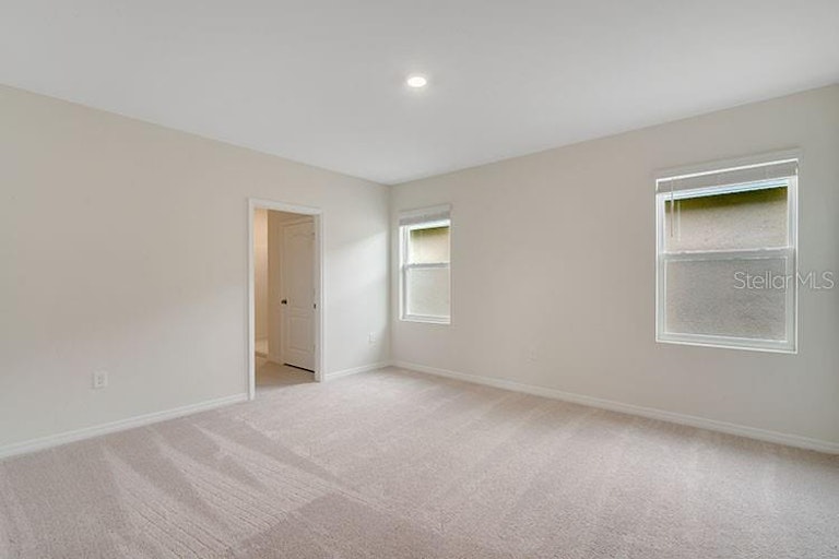 Photo 8 of 19 - 2585 Shamrock St, Tavares, FL 32778