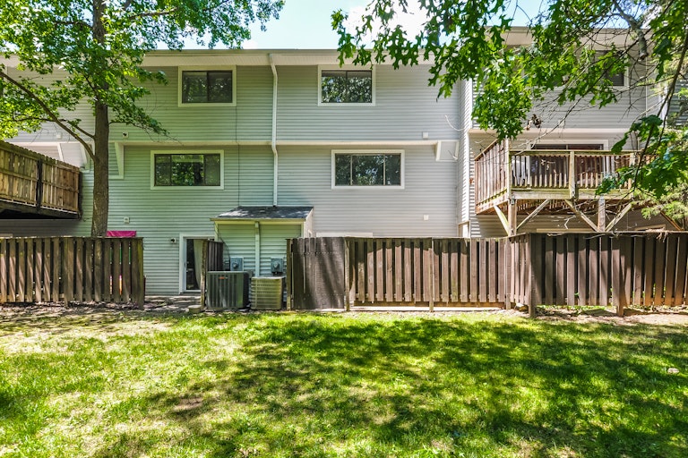Photo 5 of 25 - 7265 Sandy Creek Dr, Raleigh, NC 27615