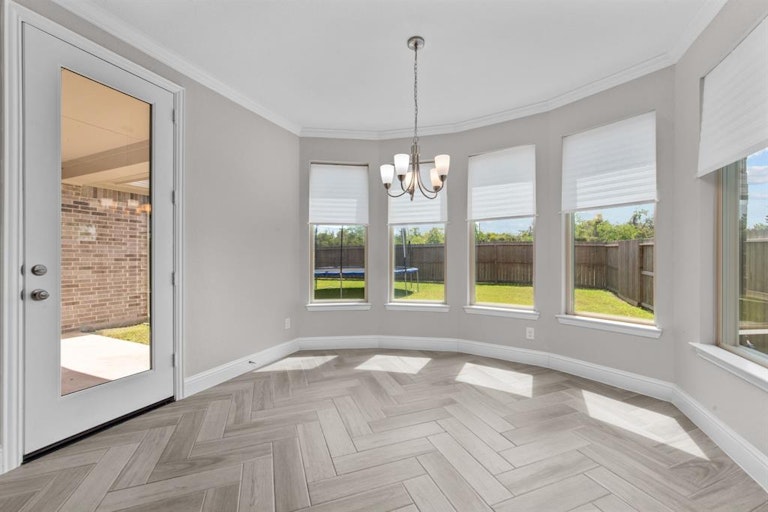 Photo 18 of 38 - 5922 Arcola Meadow Ct, Houston, TX 77059