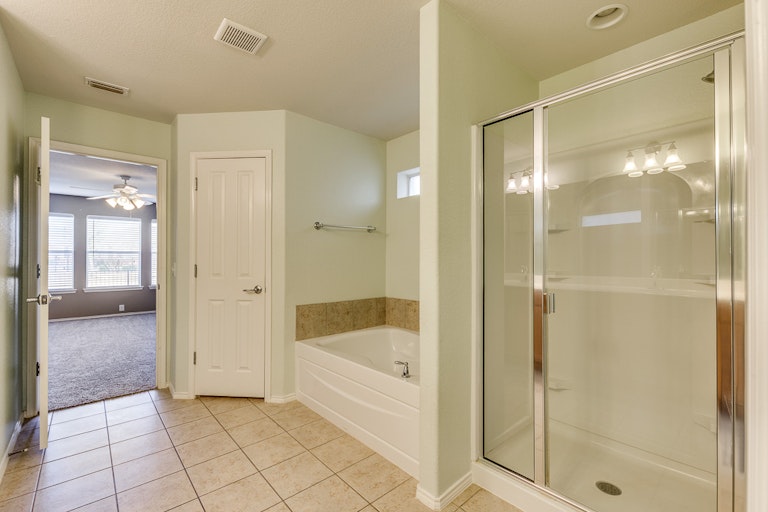 Photo 17 of 27 - 15832 Mirasol Dr, Fort Worth, TX 76177