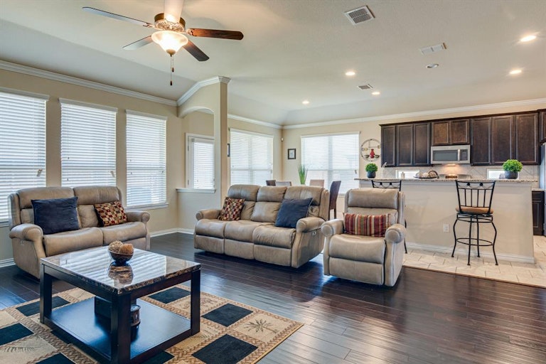 Photo 17 of 40 - 1508 Fallingwater Trl, Haslet, TX 76052