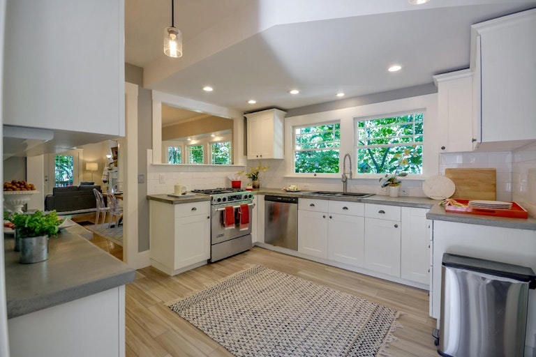 Photo 14 of 47 - 2401 U St, Sacramento, CA 95818
