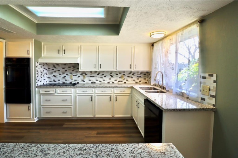 Photo 14 of 26 - 2726 Mesquite Dr, Sugar Land, TX 77479