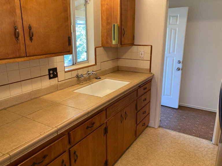 Photo 5 of 22 - 10463 Malaga Way, Rancho Cordova, CA 95670