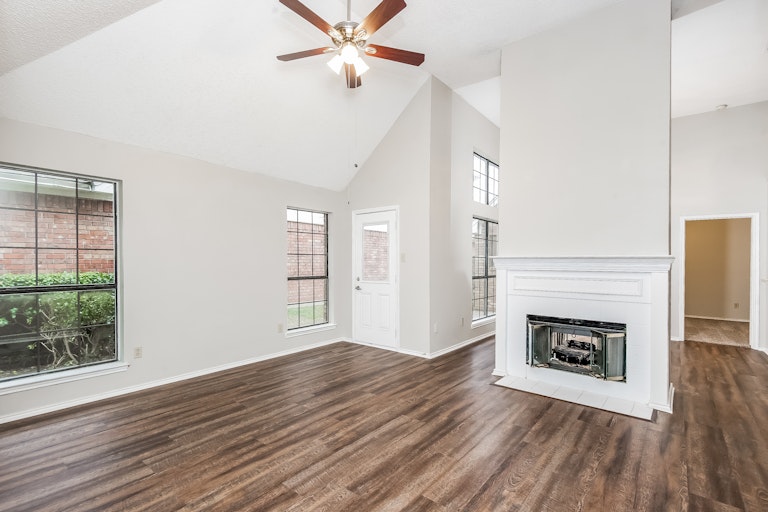 Photo 11 of 25 - 2253 Meadowstone Dr, Carrollton, TX 75006