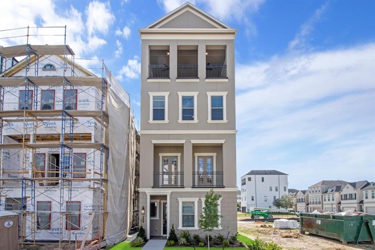 Photo 1 of 41 - 941 Blackshire Ln, Houston, TX 77055