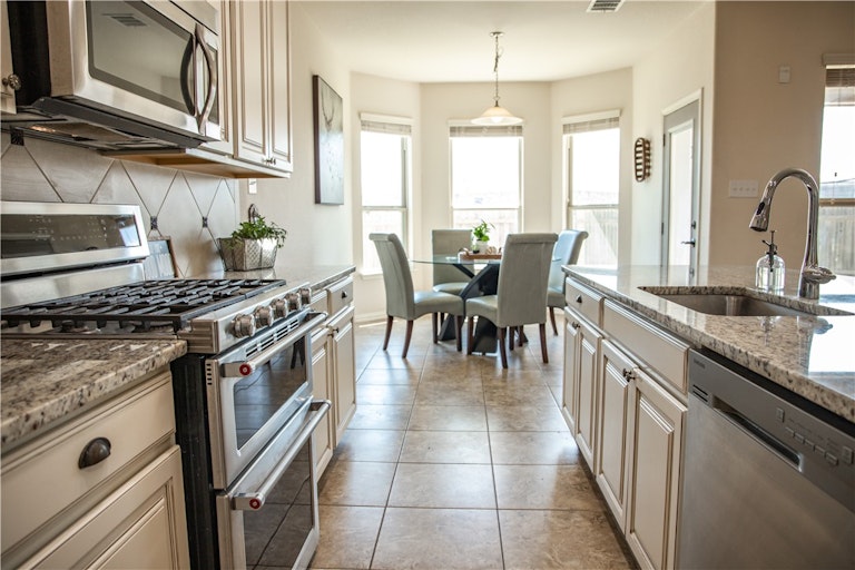 Photo 4 of 39 - 8329 Angelo Loop, Round Rock, TX 78665