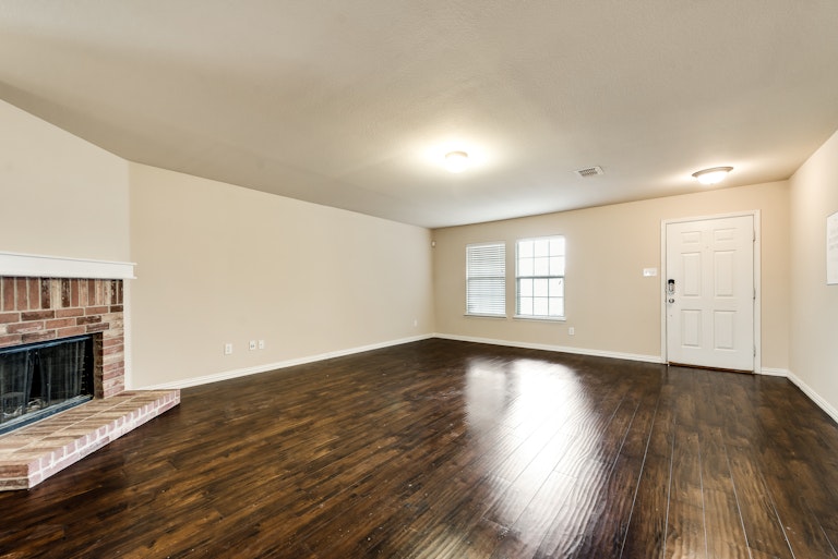 Photo 8 of 23 - 536 Laurel Ln, Fate, TX 75087