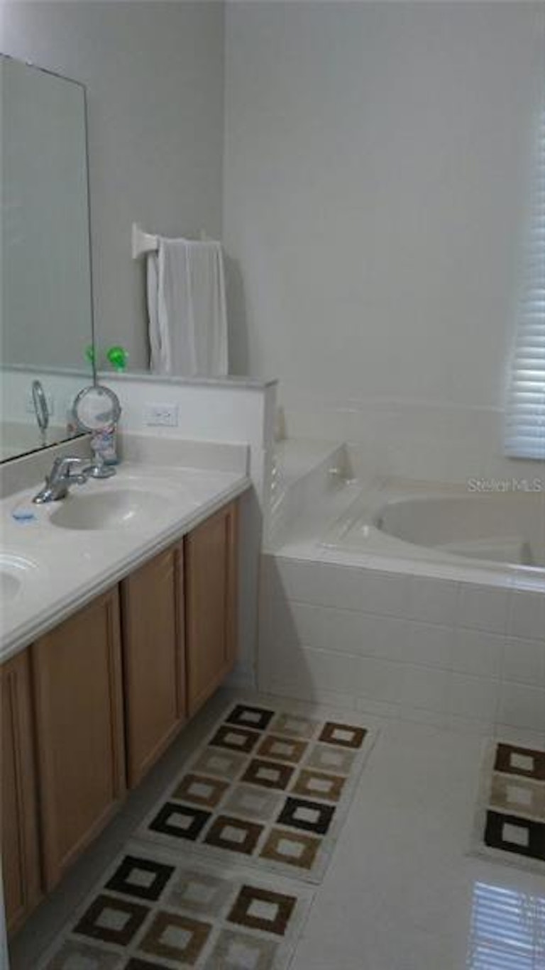 Photo 7 of 8 - 3633 Weatherfield Dr, Kissimmee, FL 34746